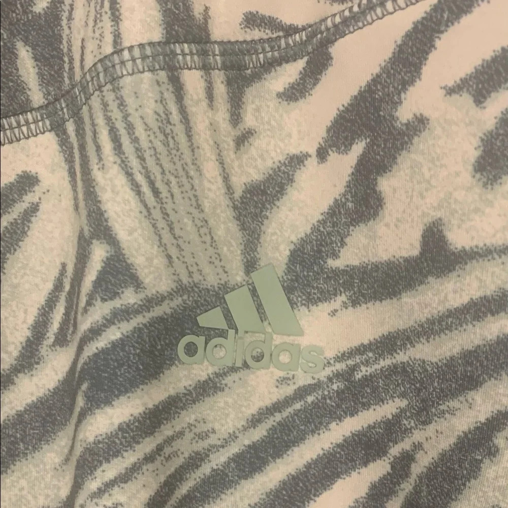Womens Adidas 7/8 length leggings. Gray/Green Super-soft, stretch Size 3X - Picture 2 of 7